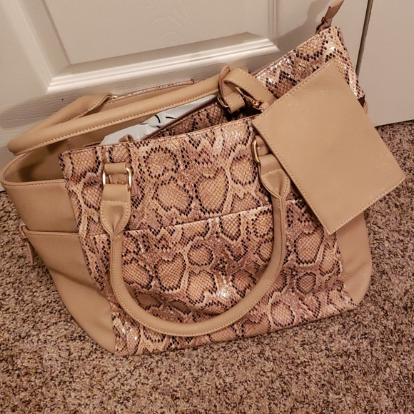 Faux Tan Snakeskin Convertable Bag - Picture 2 of 2
